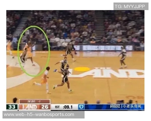 小莫布里半场表现出色7投4中贡献11分4篮板1助攻1盖帽