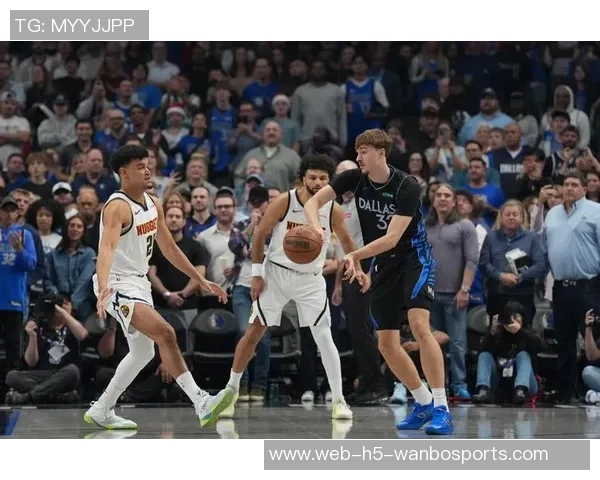 弗拉格激情四溢瞬间爆发隔扣琼斯并向约基奇挥拳庆祝全场沸腾