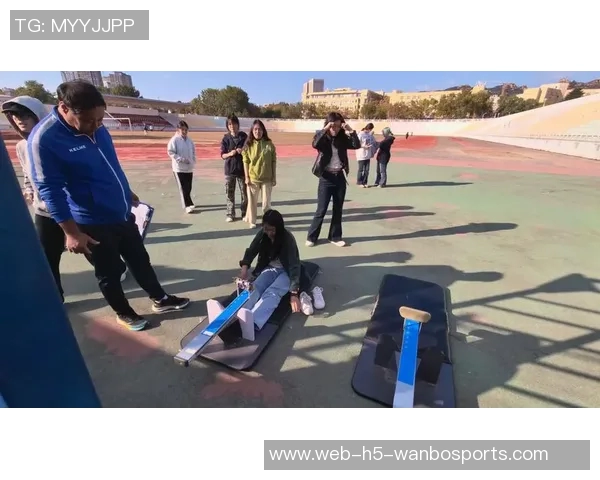 四川教练组集体罢工球员自发训练并将于周五前往青岛体测